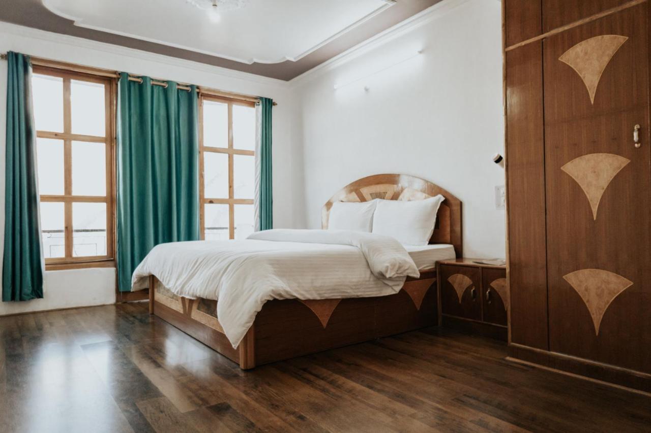 Hotel Kalpa Deshang Bagian luar foto